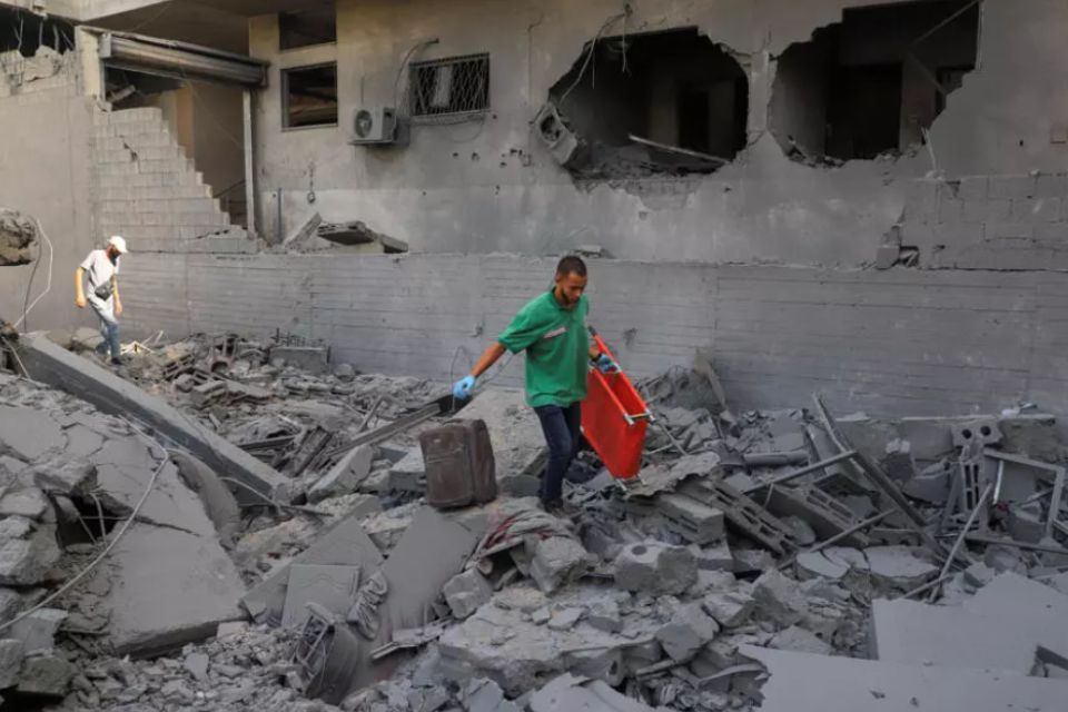 Israel continues its offensive in Gaza despite Trump's call to cease attacks