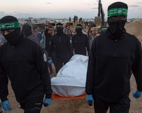 Israel violates ceasefire in Gaza with airstrikes that leave at least 9 dead