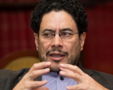 Iván Cepeda's candidate promises deep reforms if the presidency wins