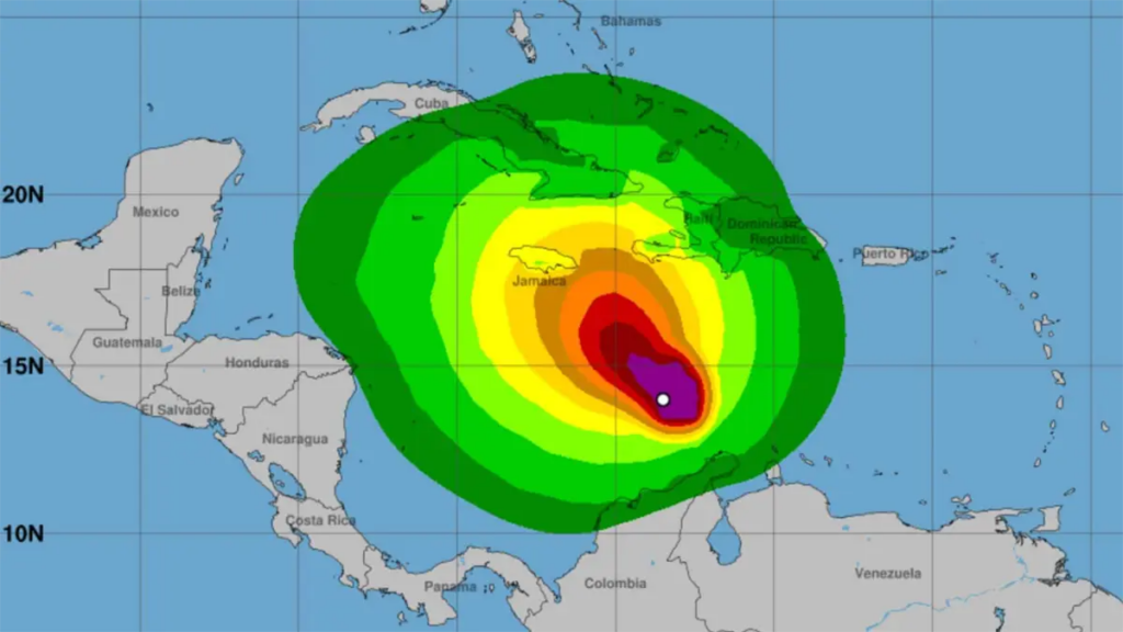 Jamaica emite estado de emergencia para hospitales y cierra escuelas por tormenta Melissa