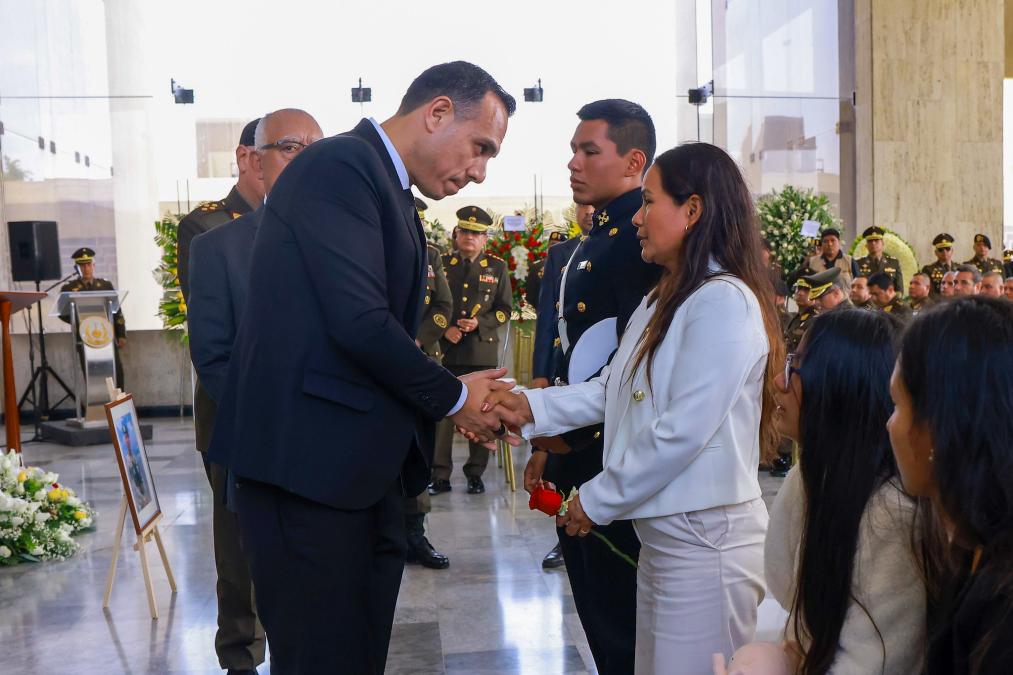 Jerí paid posthumous tribute to General Marco Marín Saldaña in a funeral ceremony at 'El Pentagonito'