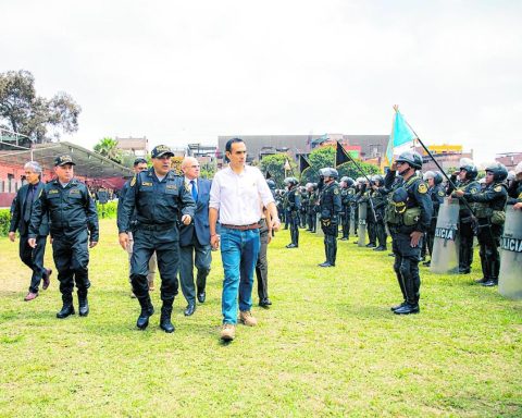 Jerí supports the Police while Arriola changes the high command