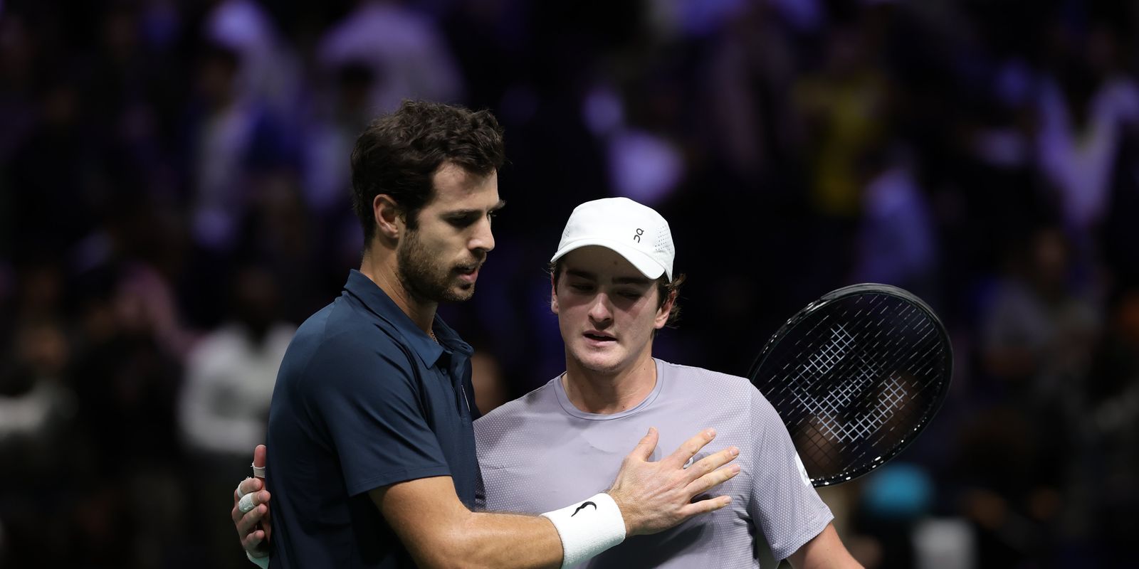 João Fonseca battles on the court, but says goodbye to the Masters 1000 in Paris