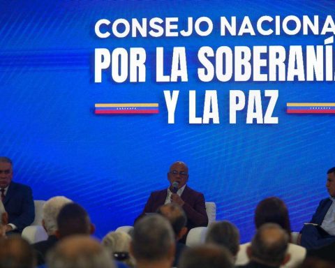 Jorge Rodríguez: US threats violate all international rights