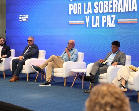 Jorge Rodríguez: the media must defend the truth about Venezuela