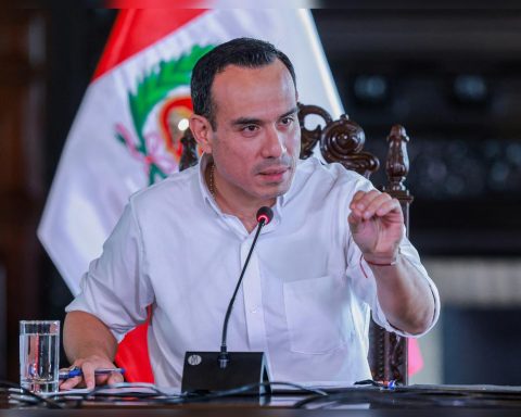 José Jerí announces that a new cabinet will be sworn in "in the next few hours"after 5 days of waiting