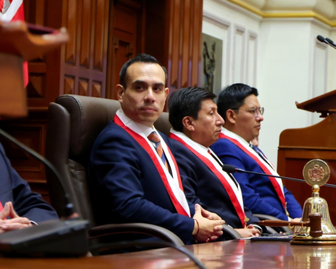 José Jerí is sworn in as President of the Republic after the vacancy of Dina Boluarte