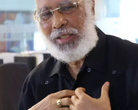 Juan Hubieres recuerda sus primeros años con agradecimiento a sus abuelos.  Elieser Tapia