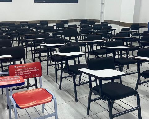 Jubs: with empty chairs, campaign remembers victims of femicide
