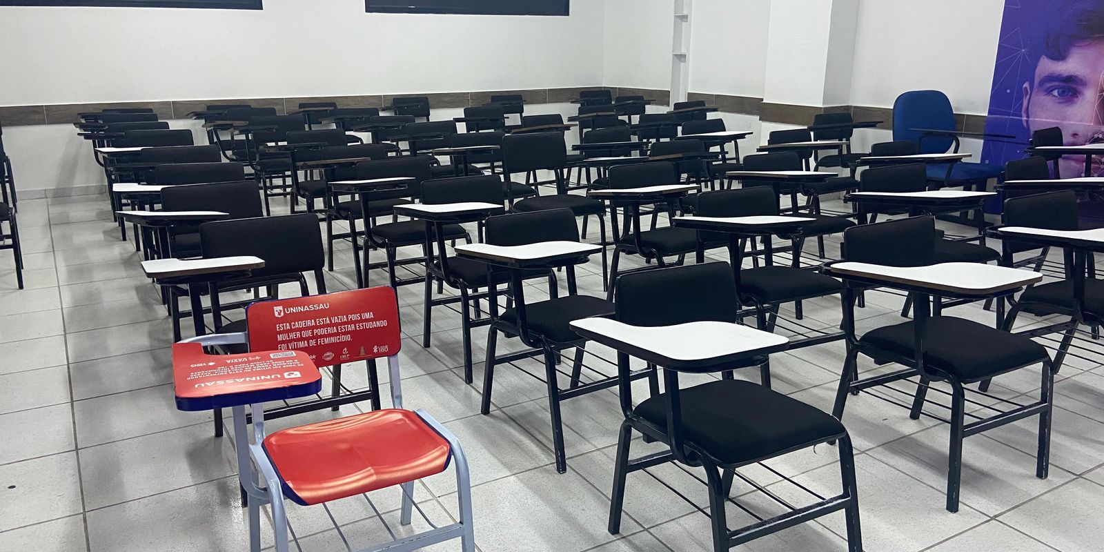 Jubs: with empty chairs, campaign remembers victims of femicide
