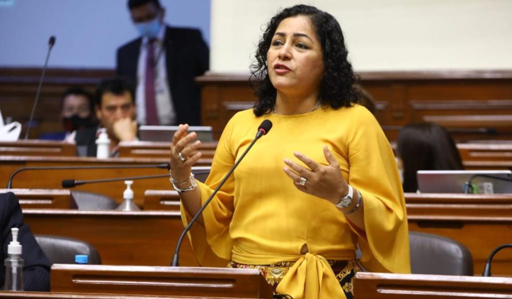 Karol Paredes: Delay in reporting reports to suspend congressmen depends on Elvis Vergara