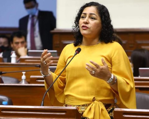 Karol Paredes: Delay in reporting reports to suspend congressmen depends on Elvis Vergara