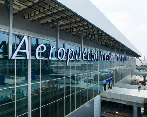 LAP rejects that connection fees influence airlines' decisions to cancel routes