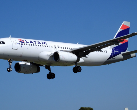 Latam suspends Lima - Orlando route due to airport fee collection