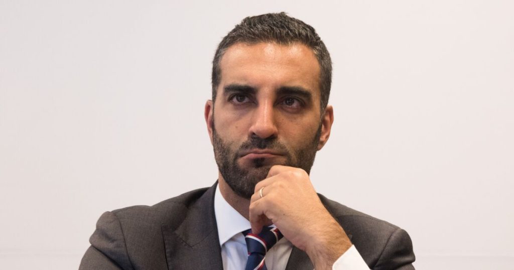 Lawyer travels to Portugal to prove that Simón Levy is there