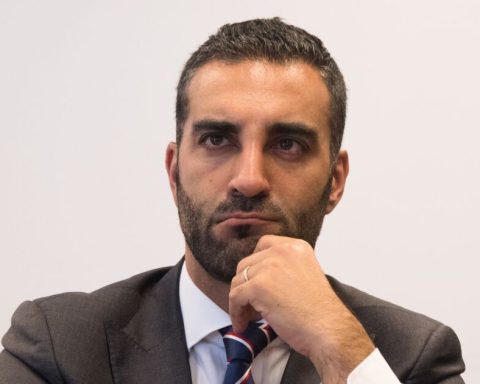 Lawyer travels to Portugal to prove that Simón Levy is there