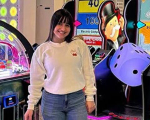 Leidybeth's mother, arrested at the US migration center, pray that she is deported