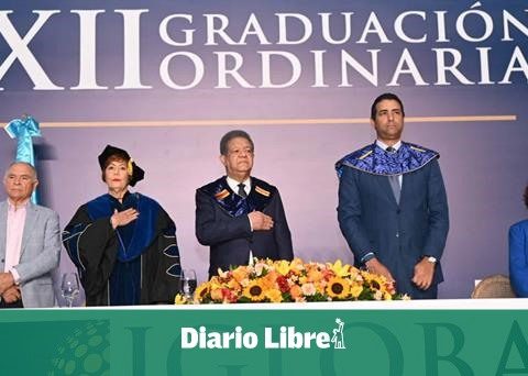 Leonel Fernández leads Iglobal graduation with 236 graduates