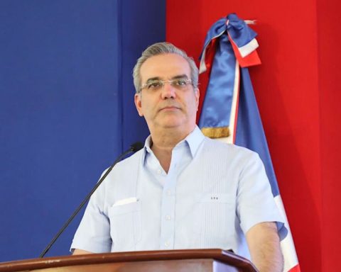 Luis Abinader regresa este domingo de México e inaugurará nuevos apartamentos en SDE