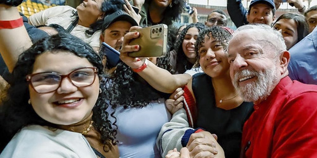 Lula: education and politics are pillars for the country to have a better future