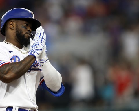 MLB: José Adolis García, the only Cuban on the route to the Gold Glove