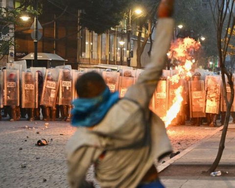 March 2 leaves 123 wounded among police, civilians and journalists