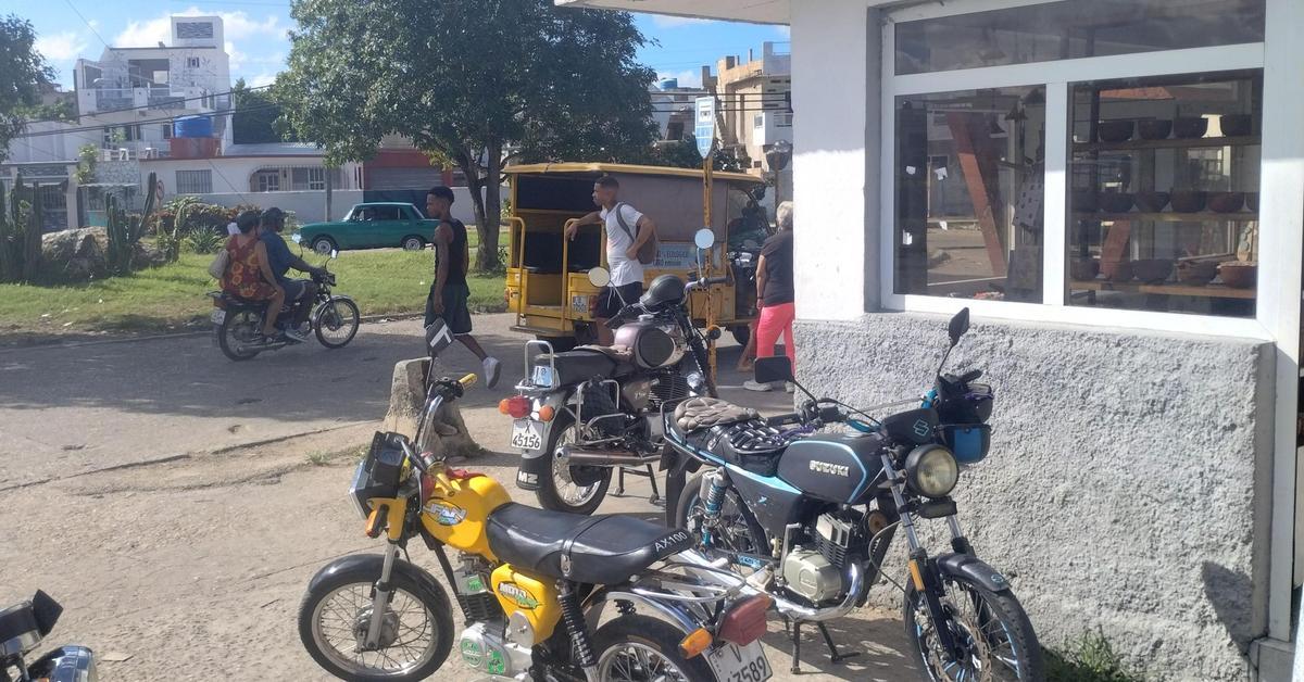 Matanzas tries to move with electric tricycles, but blackouts slow down the route