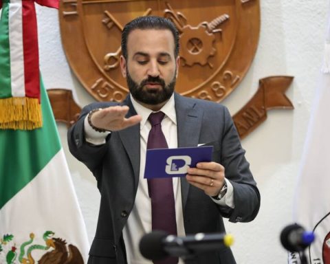 Mauricio Farah gives protest as mayor of San Pedro