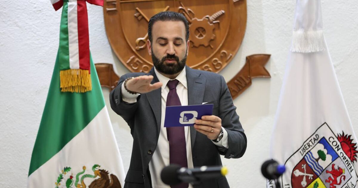 Mauricio Farah gives protest as mayor of San Pedro