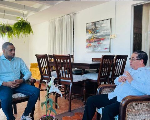 Alcalde y obispo se unen por la salud mental en San Pedro de Macorís