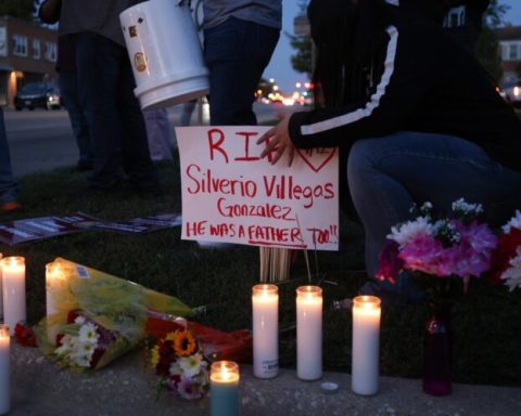 Vigilia por Silverio Villegas, muerto a balazos por un agente de ICE en Chicago el 12 de septiembre. Foto: EFE/EPA/ABLE URIBE.