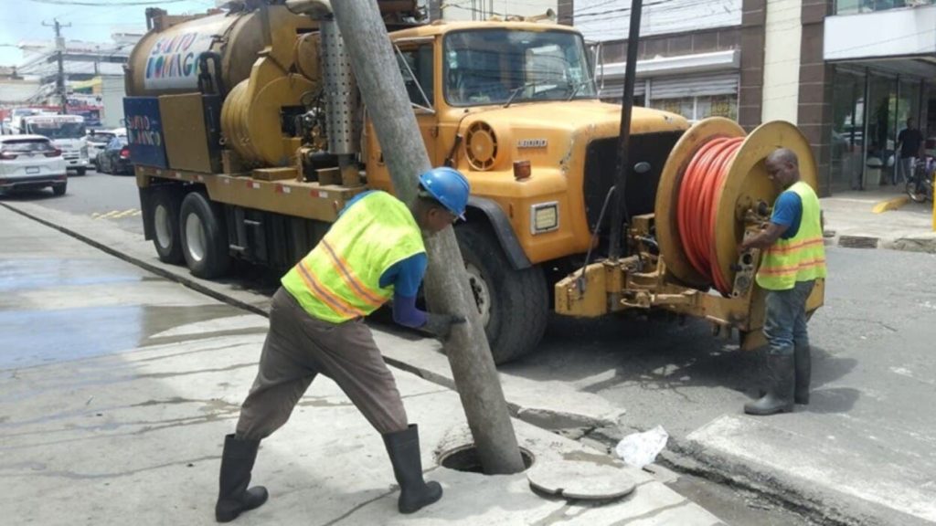 Alcaldía del Distrito Nacional refuerza limpieza preventiva ante incidencia de onda tropical y sistema frontal
