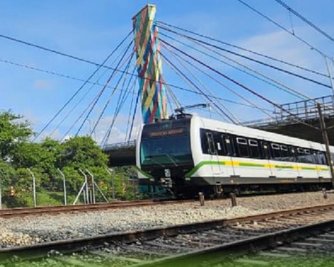 Medellín Metro installed railway track and is preparing tests to normalize service on line A