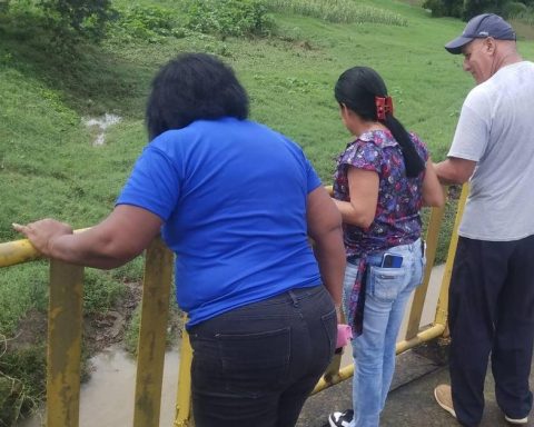 Melissa reaches category 4 and keeps eastern Cuba on alert