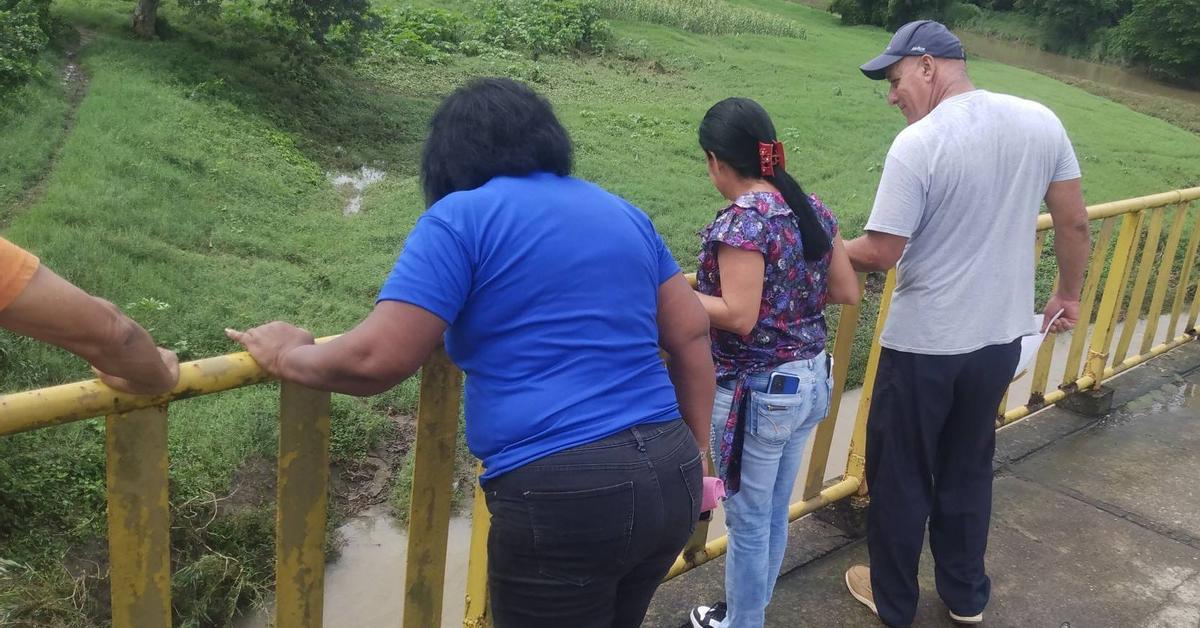 Melissa reaches category 4 and keeps eastern Cuba on alert