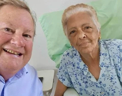 Mike Hammer, Cuba, Martha Beatriz Roque