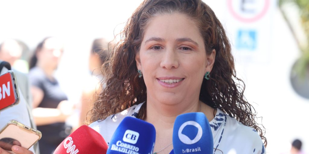 Minister Esther Dweck bets on falling abstention at CNU