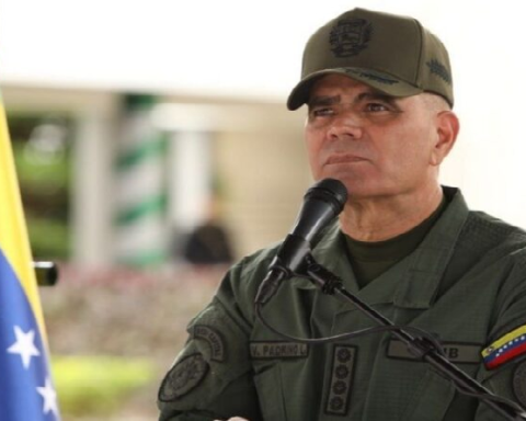 Ministro Padrino López a Trinidad: No se equivoquen con violar nuestra soberanía