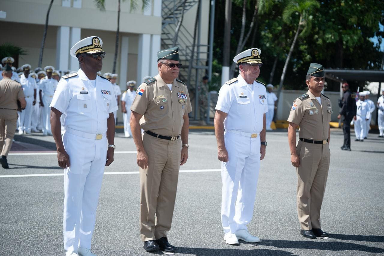 Ministro de Defensa realiza visita de trabajo a la Base Naval “27 de Febrero” y reconoce la labor de la Armada en la defensa de la soberanía nacional
