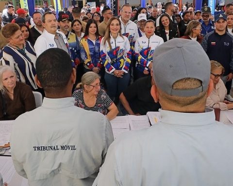 Mobile Courts have served 203,214 people throughout the country