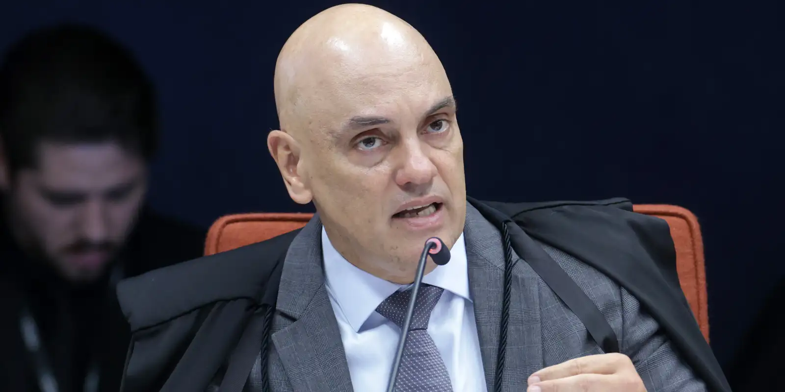Moraes requests review and suspends judgment on exemption from the STF