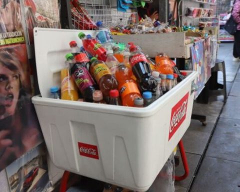 More than 1,000 health professionals support raising the tax on sugary drinks