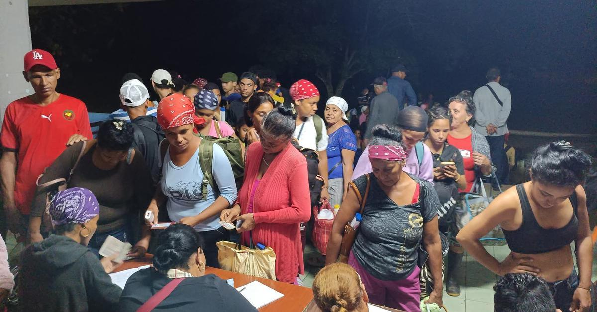 More than 1,400 people evacuated for fear of a dam breaking in Granma