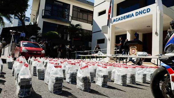 Names of those arrested and fugitives for the 643 packages of cocaine