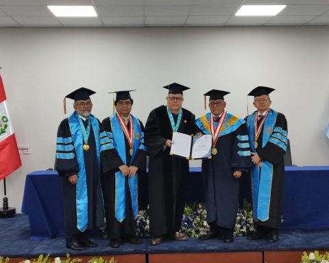 National University of Piura recognizes Velarde