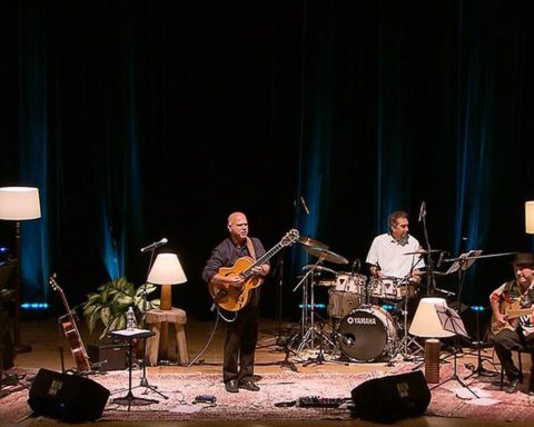 Nelson Faria presents classics from the national songbook on TV Brasil