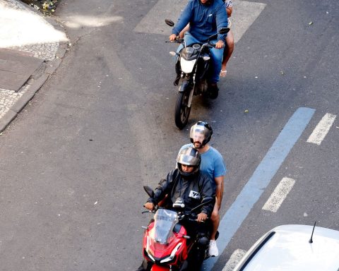 Number of workers per application grows 25% and reaches 1.7 million