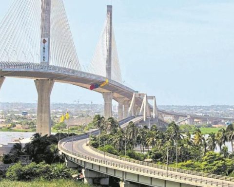 Old Pumarejo Bridge will be demolished, but $116,000 million are missing