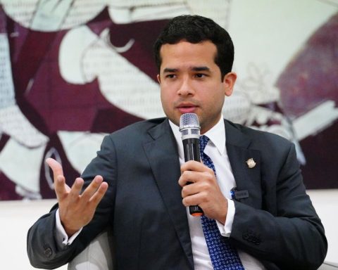 Omar Fernández urge a suspender clases y labores por tormenta Melissa