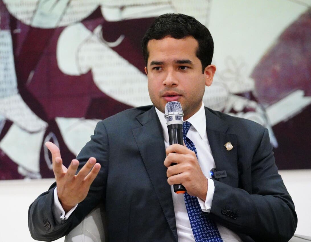 Omar Fernández urge a suspender clases y labores por tormenta Melissa